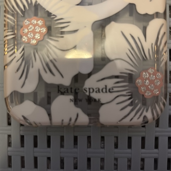 Kate spade phone case , iPhone 13, & iPhone 15 - Picture 2 of 5